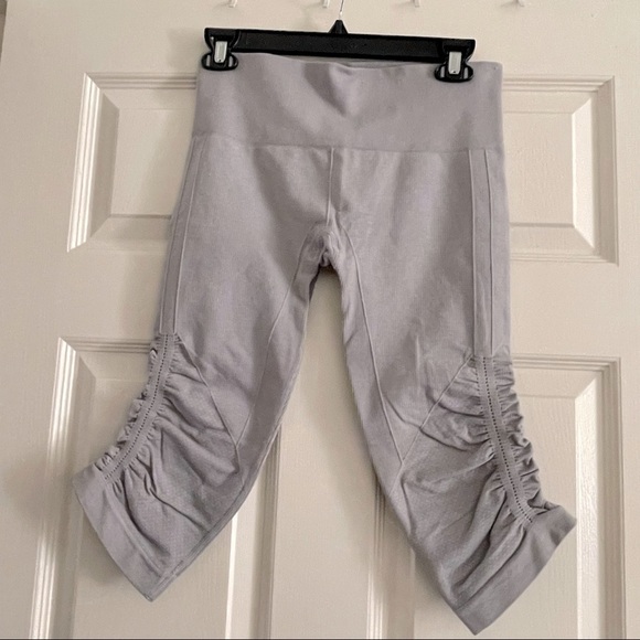 Lululemon Flow Compression Leggings Shorts Crop Rushed Stretchy In Gray Size 6 - Picture 3 of 9